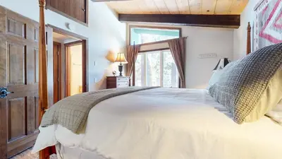 a bedroom with a large white bed and a window at Chateau Sans Nom #19 condo in Mammoth Lakes