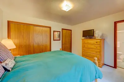 a bedroom with a bed and a television and a dresser at Grizzly Cabin in Truckee