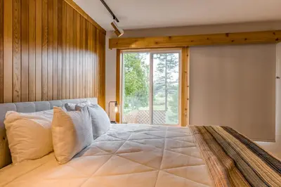a bedroom with a large bed with a window at Basque in Nature in Truckee