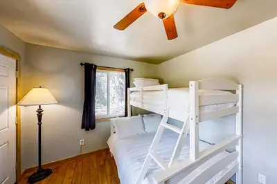 a bedroom with a bunk bed and a ceiling fan at Cascadel Hideaway in North Fork
