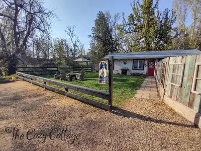 a house with a fence in front of it at Cozy Cottage in Miramonte