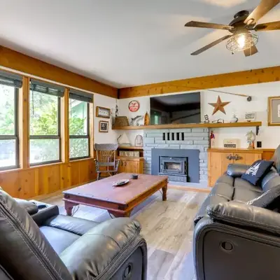 1 Mi to Lake Hot Tub Haven in Pollock Pines!