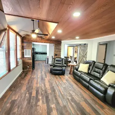 Miners Suite-Centrally Located in Shaver Lake