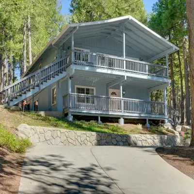 12 Mi to Apple Hill Family-Friendly Cabin Retreat