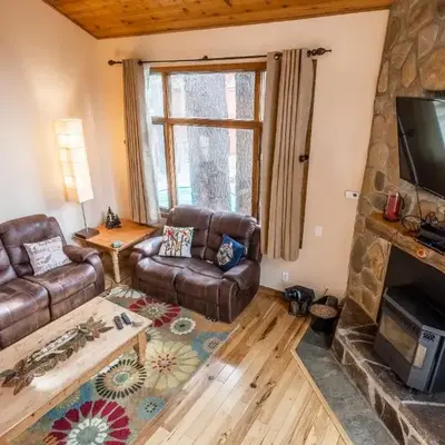 Updated 2 Bedroom and Loft 2 Full Bathroom Woodlands #51Just Steps to Shuttle Close to Golf Course