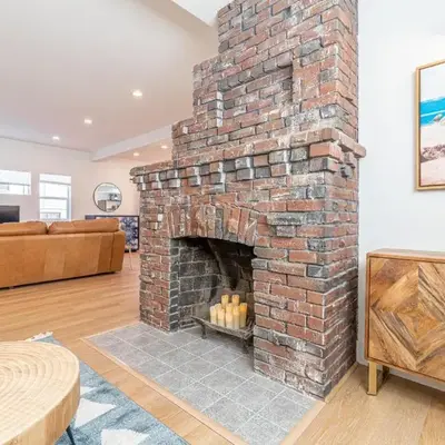 Luxury 4-bed home in Riverside Heights!