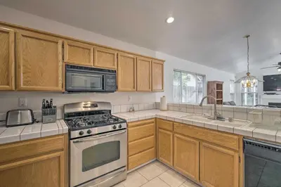 Gallery image of Cozy Home with Hot Tub about 13 Mi to Sacramento in Elk Grove