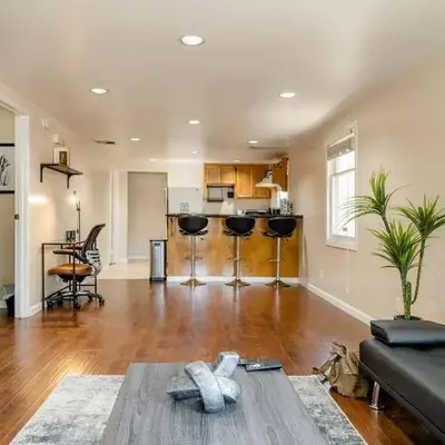 *2bdr Victorian Home away from Home - *Central Loc