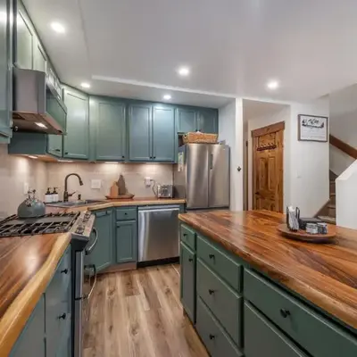 Northstar Village Condo Walk to Lifts 2 Full BA Excellent Location Hot-Tubs