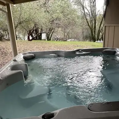 The Happy Cabin w/ hot tub