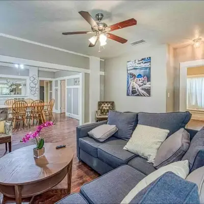 2 King Beds! Fantastic Stylish Bungalow home!