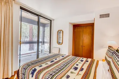 a bedroom with a bed and a window at Evergreen Escape in Truckee