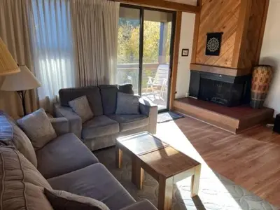a living room with a couch and a fireplace at Evergreen Escape in Truckee