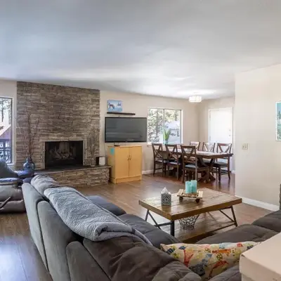 Lake Views in 3bdr Family Home w/ Hottub