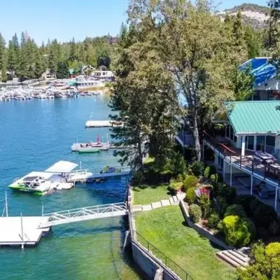 Eagles Nest at Bass Lake near Yosemite with Boat Dock