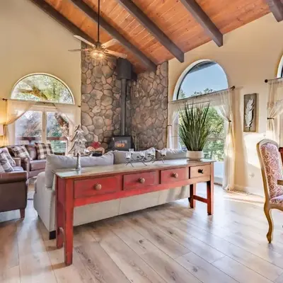 River View Retreat Sleeps 16/ hot tub/basketball court
