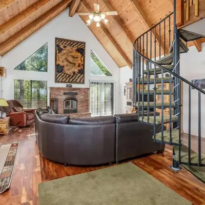 Stimboli Lodge- Sleeps 16 with tons of games and fun
