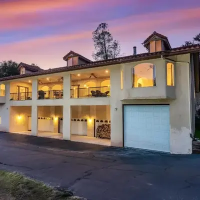 Big Oak Manor w/theater/hot tub/sauna/more