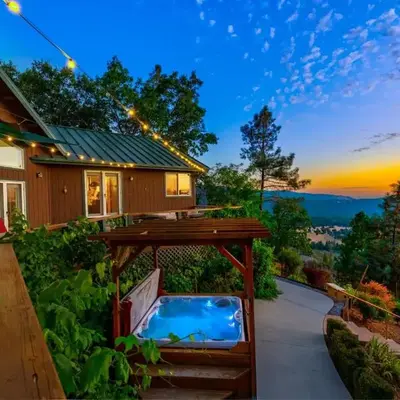 Skyline Lodge- amazing views w/spa/game room