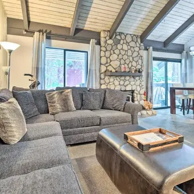 Mammoth Lakes Condo with Pool and Spa Access!