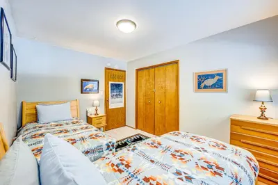 a bedroom with a bed and a dresser and a bed sidx sidx sidx sidx at The Big White Cottage in Truckee