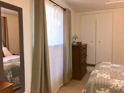 a bedroom with a bed and a window with a dresser at Sierra Sunset Cottage -Yosemite area vacation cottage in Ahwahnee
