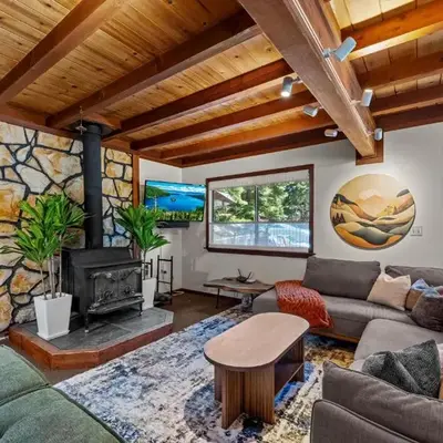 Lewis Ave Lodge