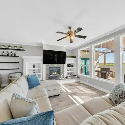 Luxe & Comfy Vineyard Estate ~ Breathtaking Views!