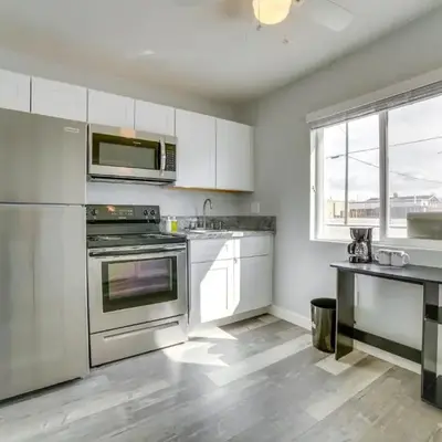 Renovated Hawthorne Apartment By Museums and Dining!