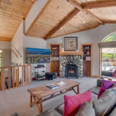 Modern 3BR Tahoe Cabin with Hot Tub
