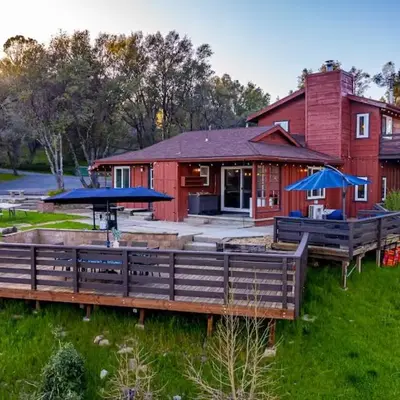 Sierra Vista Lookout Lodge with Creek