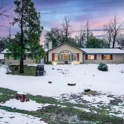 Country Club Hideout - w/ HotTub